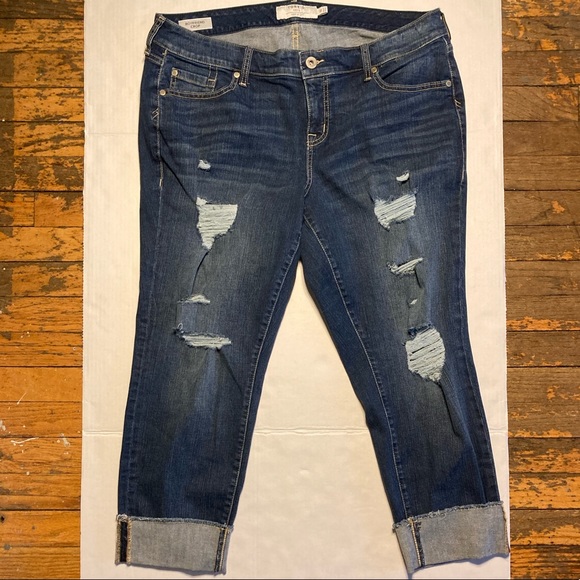 NWOT Torrid Denim Boyfriend Crop folded hem medium - Picture 2 of 12